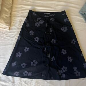 everlane black floral japanese goweave midi skirt with button front size 6
